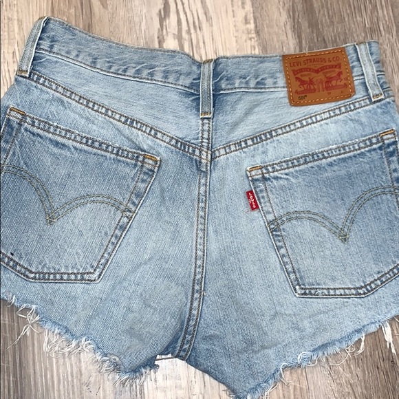 levi’s shorts - Picture 2 of 4